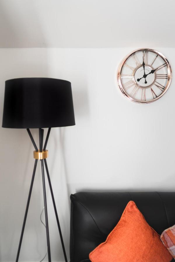 Perfect For Business And Leisure- Free Parking Apartment เซาธ์แธมป์ตัน ภายนอก รูปภาพ